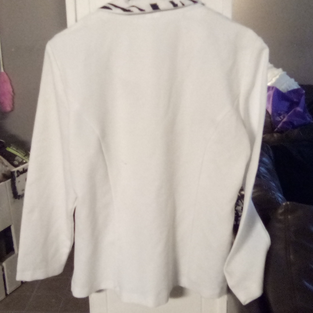 Blazer - Picture 4 of 4